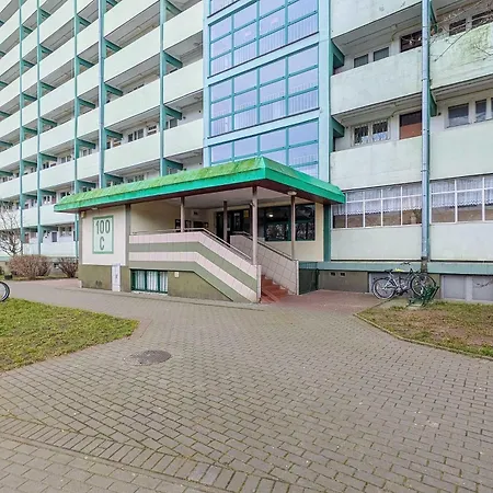 شقة Beige And Grey In With Balcony Close To The By Renters
